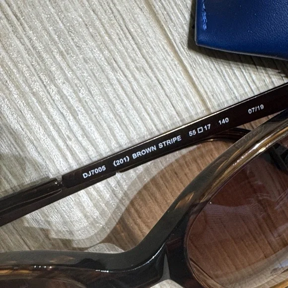 Draper James Brown Sunglasses (DJ7005) with Case - Picture 3 of 5